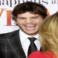 Ashton Kutcher u dolascima za ono što se događa u Vegas Premiere, Mannovo selo kazalište u Westwoodu, Los Angeles,